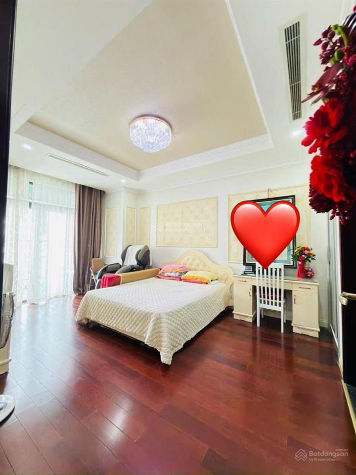 0975 750 *** chính chủ bán căn hộ 3 ngủ toà royal city. diện tích 130m 3 ngủ 2 wc giá hơn 14 tỷ