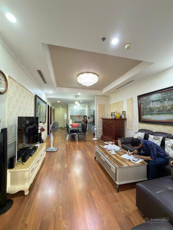 0975 750 *** chính chủ bán căn hộ 3 ngủ toà royal city. diện tích 130m 3 ngủ 2 wc giá hơn 14 tỷ