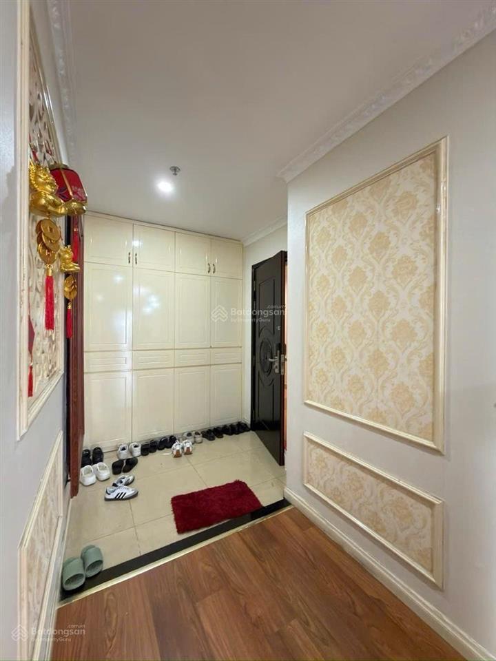 0975 750 *** chính chủ bán căn hộ 3 ngủ toà royal city. diện tích 130m 3 ngủ 2 wc giá hơn 14 tỷ