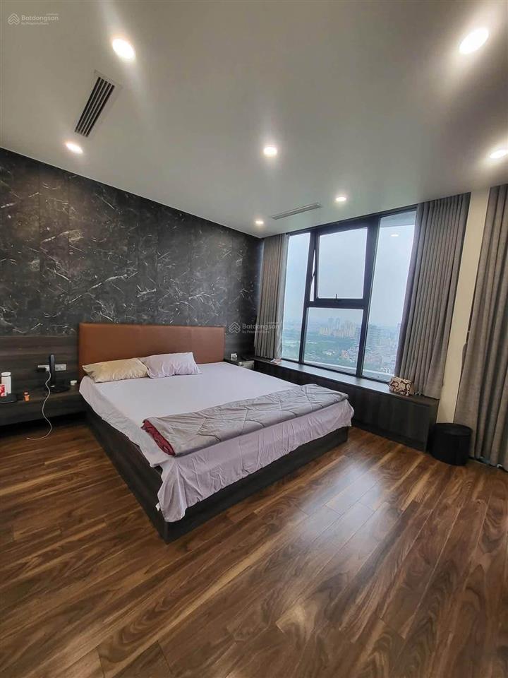 0975 750 *** chính chủ cần bán căn hộ n01t8 ngoại giao đoàn. dt 130m ban công view hồ giá tốt