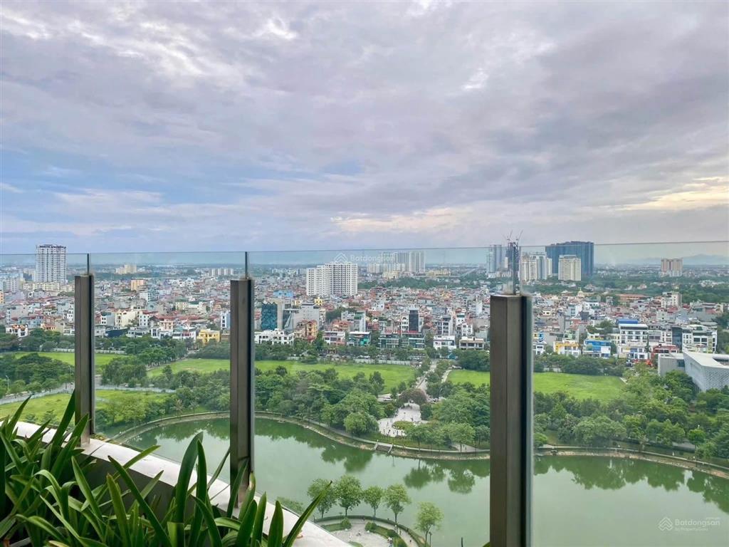0975 750 *** chính chủ cần bán căn hộ n01t8 ngoại giao đoàn. dt 130m ban công view hồ giá tốt
