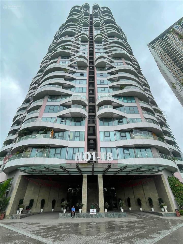 0975 750 *** chính chủ cần bán căn hộ n01t8 ngoại giao đoàn. dt 130m ban công view hồ giá tốt