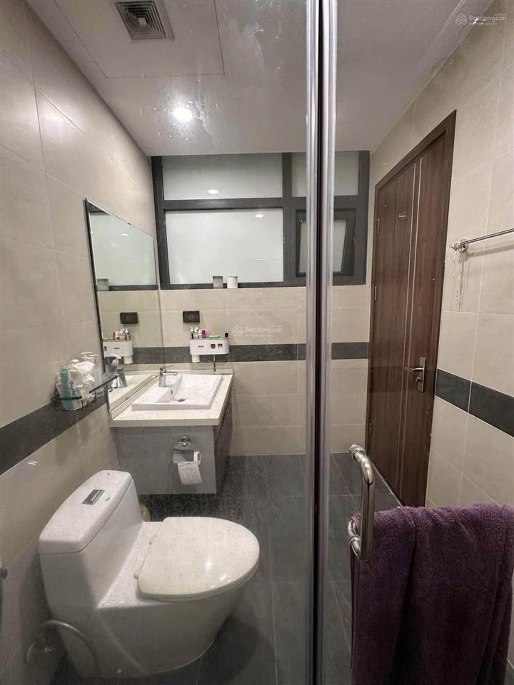0975 750 *** chính chủ cần bán căn hộ n01t8 ngoại giao đoàn. dt 130m ban công view hồ giá tốt