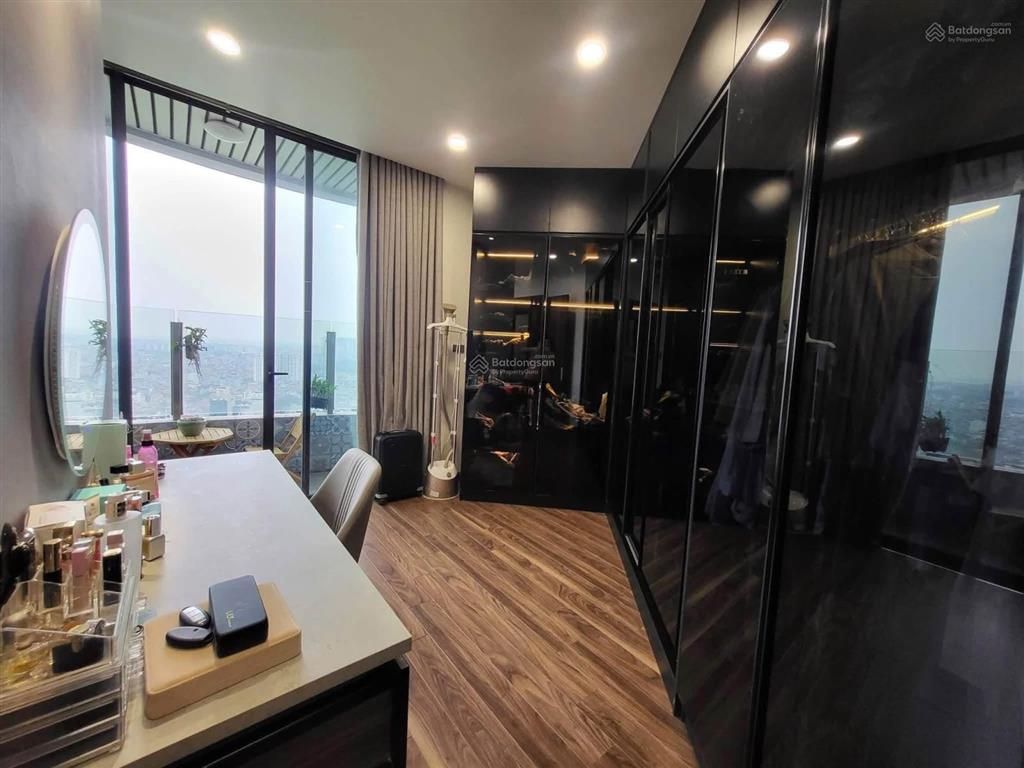 0975 750 *** chính chủ cần bán căn hộ n01t8 ngoại giao đoàn. dt 130m ban công view hồ giá tốt