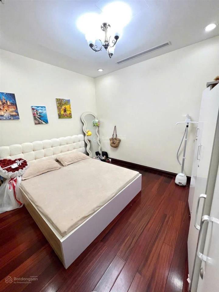 0975 750 *** chính chủ bán căn cc tòa royal city. dt 105m ban công đông nam giá chỉ hơn 9 tỷ