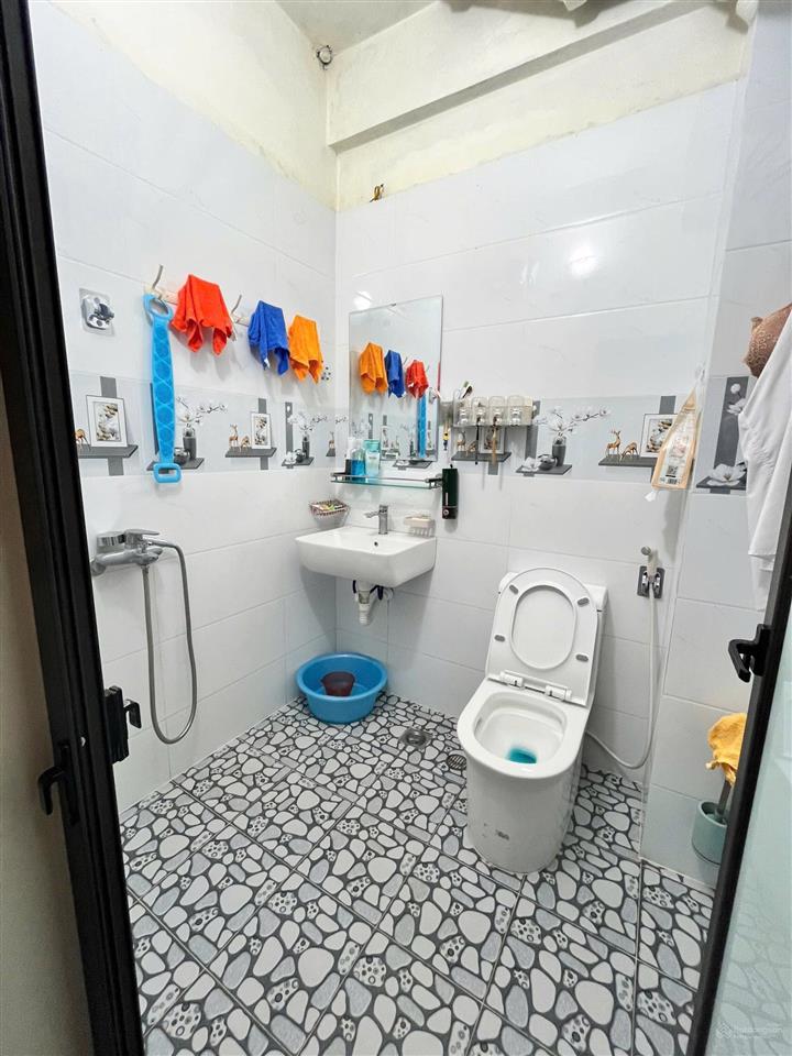 Chính chủ bán căn hộ tt nhà máy in tiền. nhà em tầng 2 dt sử dụng 120m2 giá hơn 3 tỷ 0975 750 ***