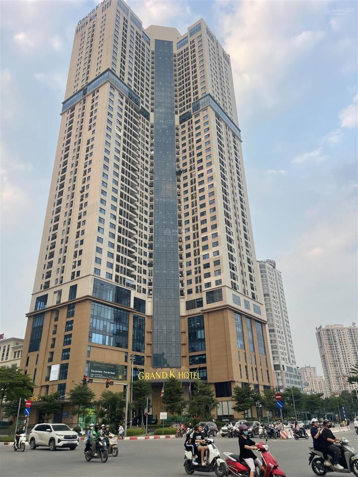0975 750 *** chính chủ bán căn hộ 3 ngủ tòa golden park cầu giấy. căn góc ban công mát. view phố