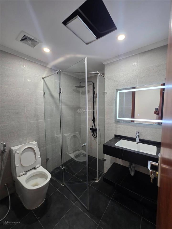 0975 750 *** chính chủ cần bán căn góc 3 ngủ trung tâm thanh xuân. tặng kèm full nội thất. sổ lâu dài