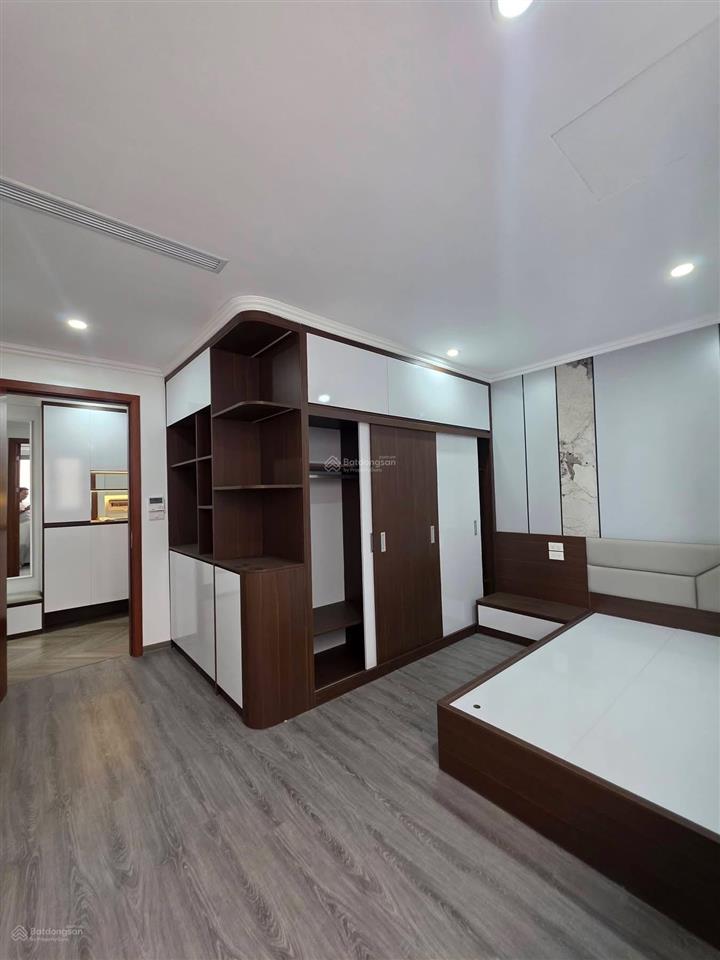 0975 750 *** chính chủ cần bán căn góc 3 ngủ trung tâm thanh xuân. tặng kèm full nội thất. sổ lâu dài