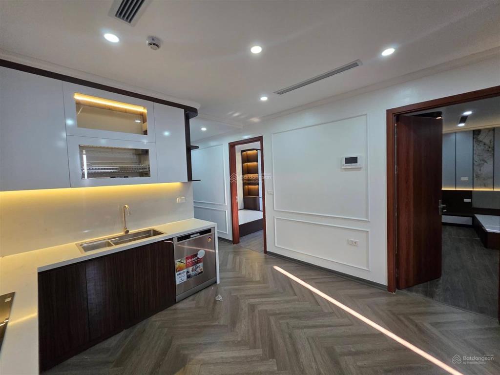 0975 750 *** chính chủ cần bán căn góc 3 ngủ trung tâm thanh xuân. tặng kèm full nội thất. sổ lâu dài