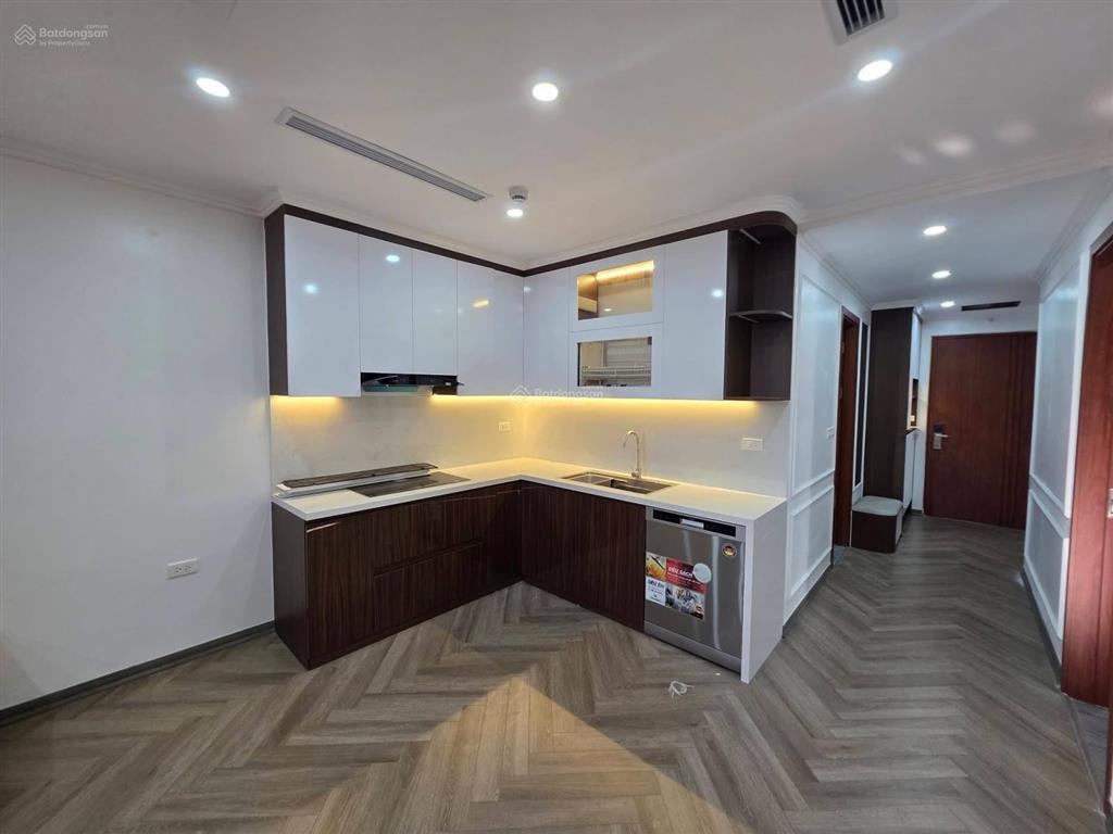 0975 750 *** chính chủ cần bán căn góc 3 ngủ trung tâm thanh xuân. tặng kèm full nội thất. sổ lâu dài