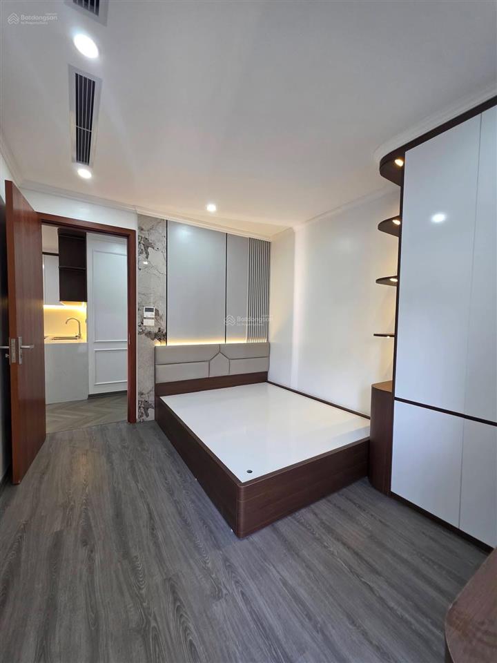 0975 750 *** chính chủ cần bán căn góc 3 ngủ trung tâm thanh xuân. tặng kèm full nội thất. sổ lâu dài