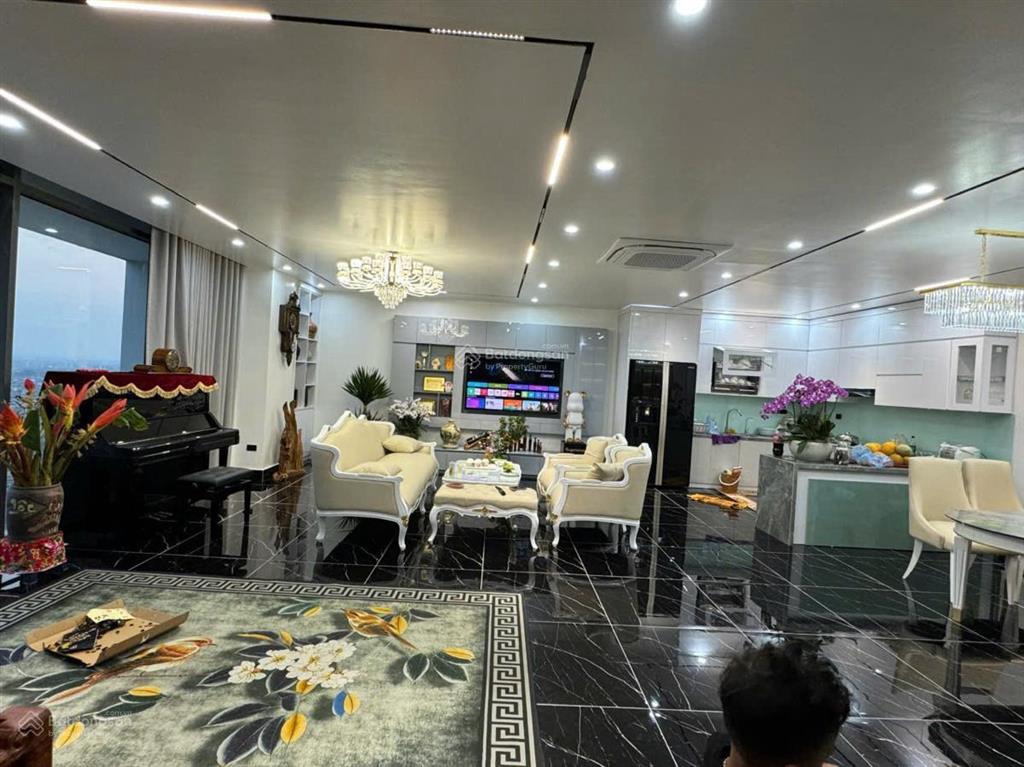 0975 750 ***' chính chủ cần bán căn duplex siêu rộng. 405m 2 tầng có 5 phòng ngủ giá tốt