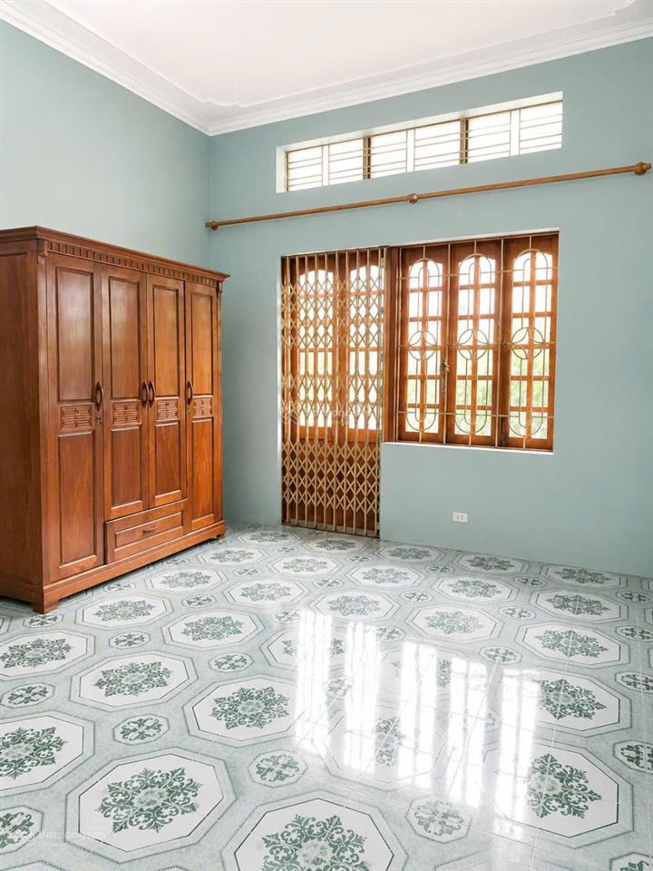 Cho thuê nhà riêng tại phố văn cao, diện tích 90m2, 3 tầng, đường rộng 2 ô tô tránh nhau thoải mái