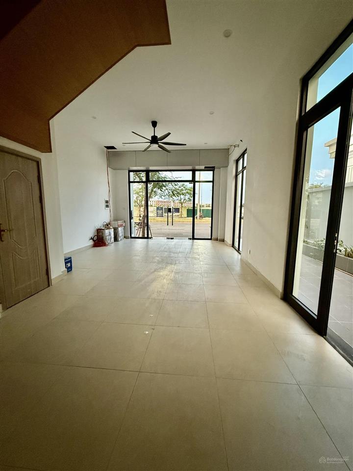 Cho thuê shophouse tại vinhomes royal island, 15 triệu vnd/th, 65 m2, giá ưu đãi