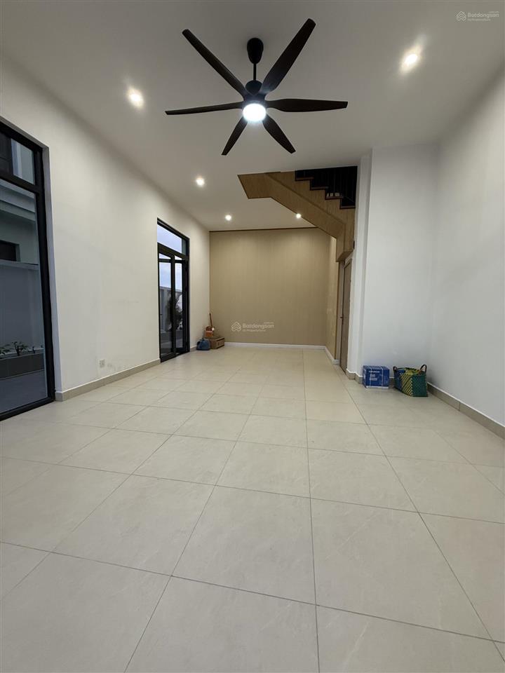 Cho thuê shophouse tại vinhomes royal island, 15 triệu vnd/th, 65 m2, giá ưu đãi