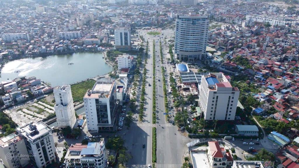 Bán tòa nhà lô góc ngay 193 văn cao hải phòng, mặt tiền 32,5m với dòng tiền hơn 2,4 tỷ