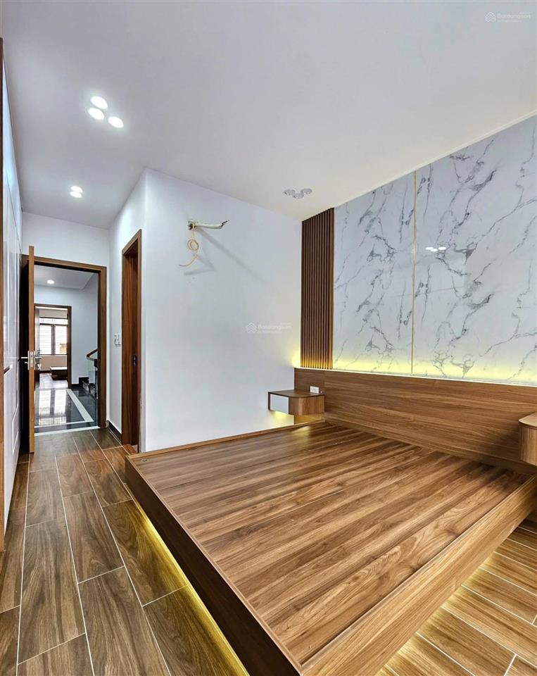 Siêu phẩm phố hồ sen 5 tầng thang máy lô góc ngõ cực nông