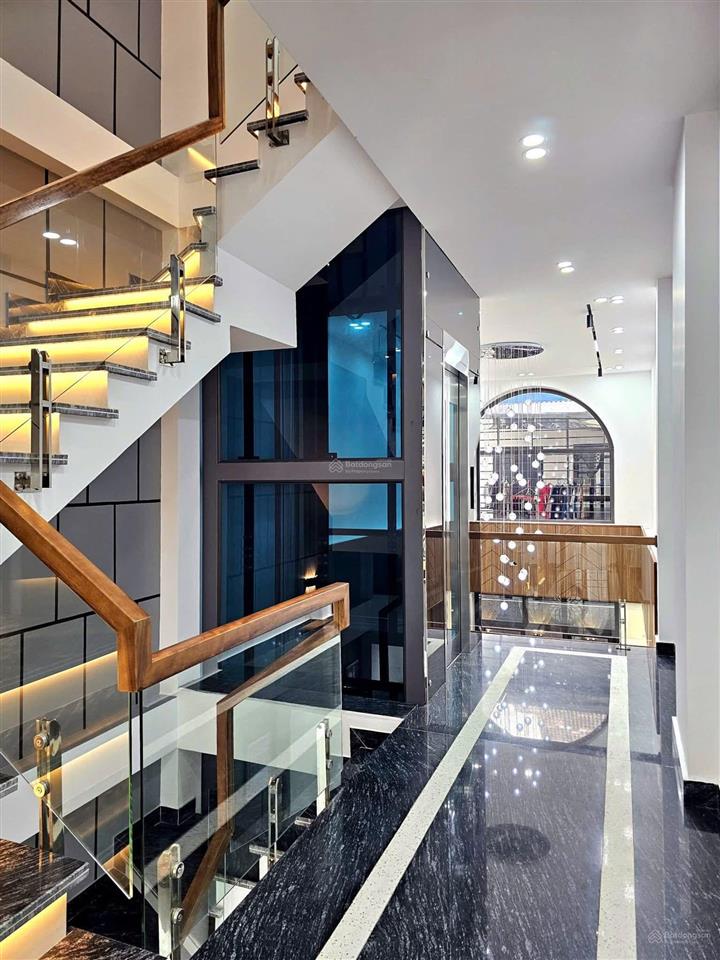 Siêu phẩm phố hồ sen 5 tầng thang máy lô góc ngõ cực nông