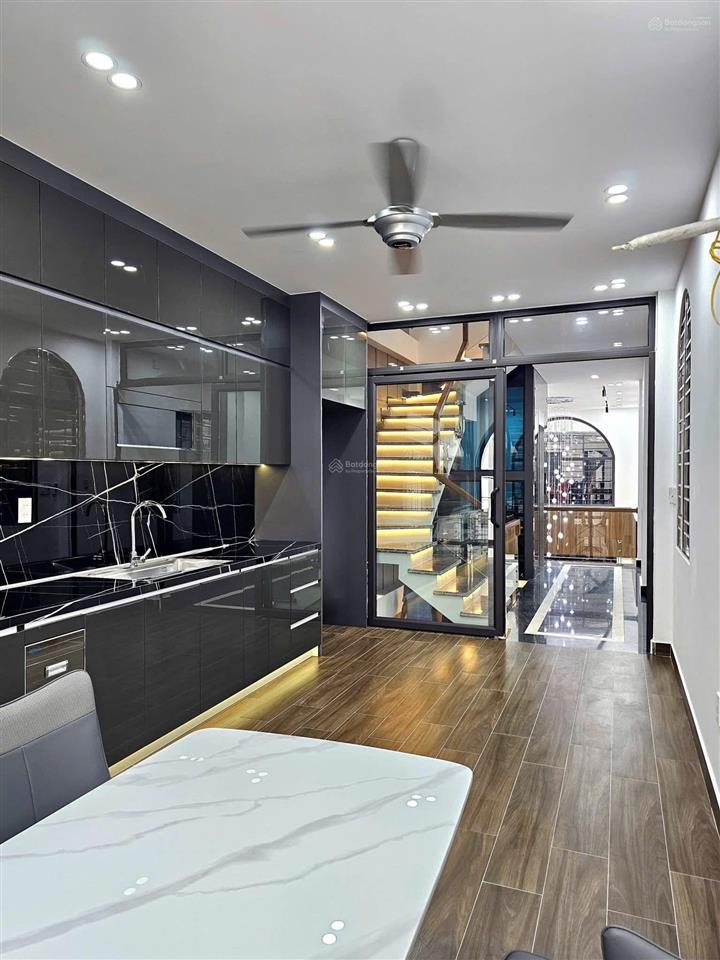 Siêu phẩm phố hồ sen 5 tầng thang máy lô góc ngõ cực nông