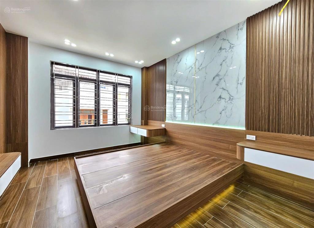 Siêu phẩm phố hồ sen 5 tầng thang máy lô góc ngõ cực nông