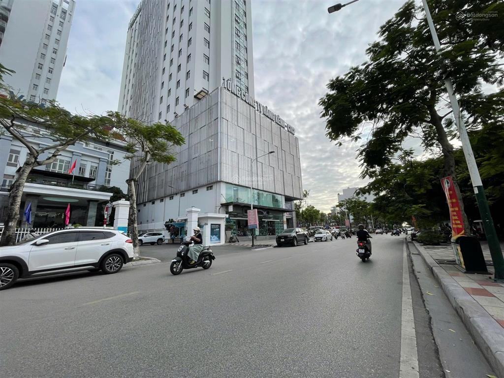 Bán nhà 42m2 mặt đường nguyễn đức cảnh, vị trí đẹp, vỉa hè rất rộng để kinh doanh. giá 15,x tỷ