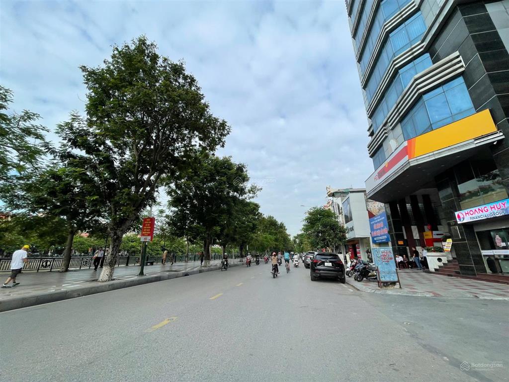 Bán nhà 42m2 mặt đường nguyễn đức cảnh, vị trí đẹp, vỉa hè rất rộng để kinh doanh. giá 15,x tỷ