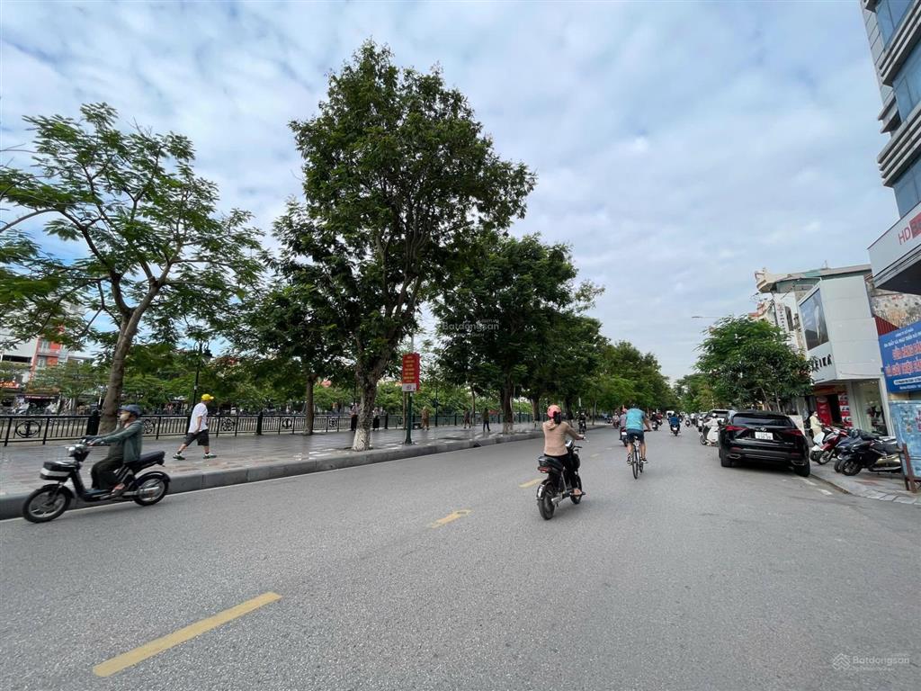 Bán nhà 42m2 mặt đường nguyễn đức cảnh, vị trí đẹp, vỉa hè rất rộng để kinh doanh. giá 15,x tỷ