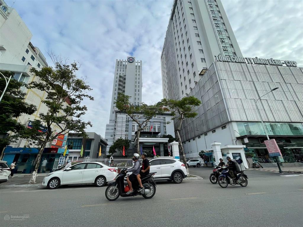 Bán nhà 42m2 mặt đường nguyễn đức cảnh, vị trí đẹp, vỉa hè rất rộng để kinh doanh. giá 15,x tỷ