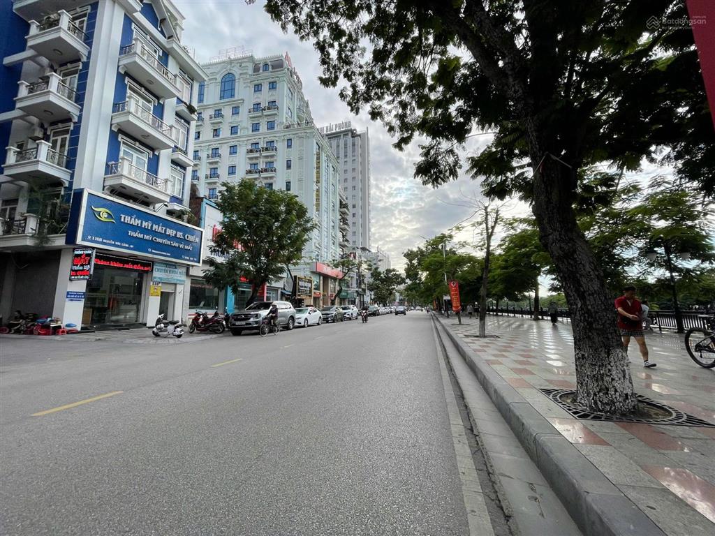 Bán nhà 42m2 mặt đường nguyễn đức cảnh, vị trí đẹp, vỉa hè rất rộng để kinh doanh. giá 15,x tỷ