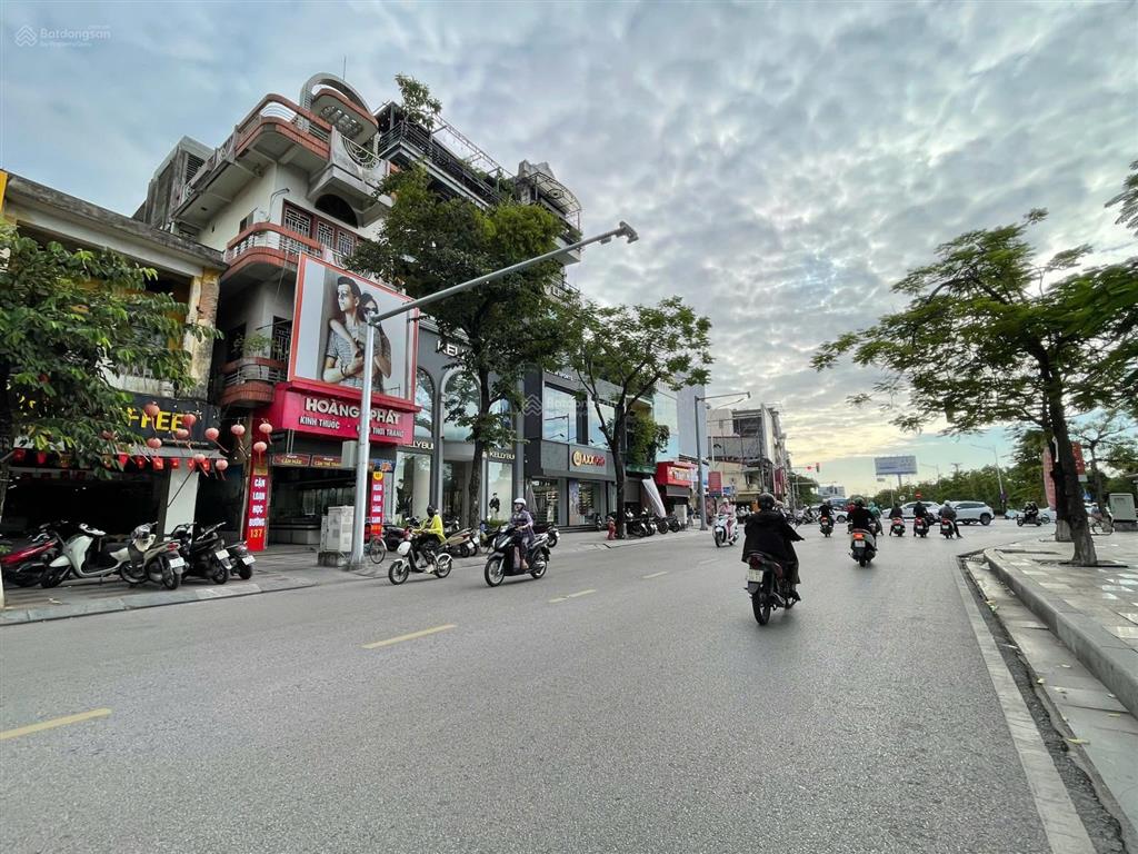 Bán nhà 42m2 mặt đường nguyễn đức cảnh, vị trí đẹp, vỉa hè rất rộng để kinh doanh. giá 15,x tỷ