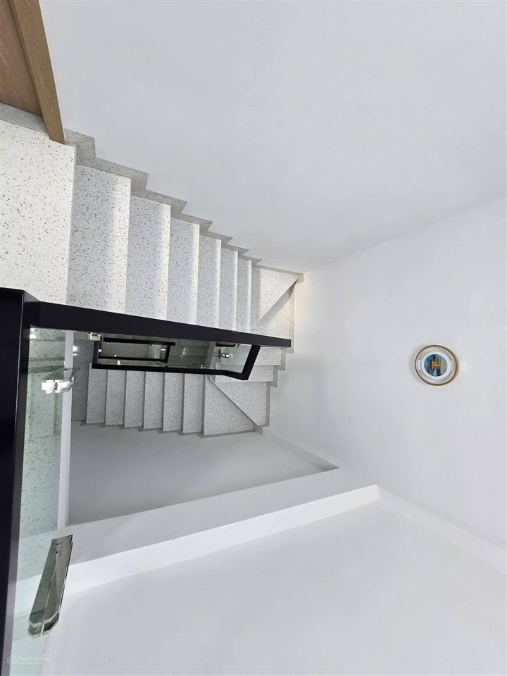 Nhà 47m2 xây 3 tầng đẹp, đường thông 4m, lại lô góc ngay quỳnh cư, hồng bàng, chỉ 2,35 tỷ