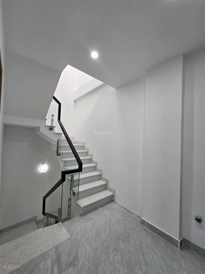 Nhà 47m2 xây 3 tầng đẹp, đường thông 4m, lại lô góc ngay quỳnh cư, hồng bàng, chỉ 2,35 tỷ