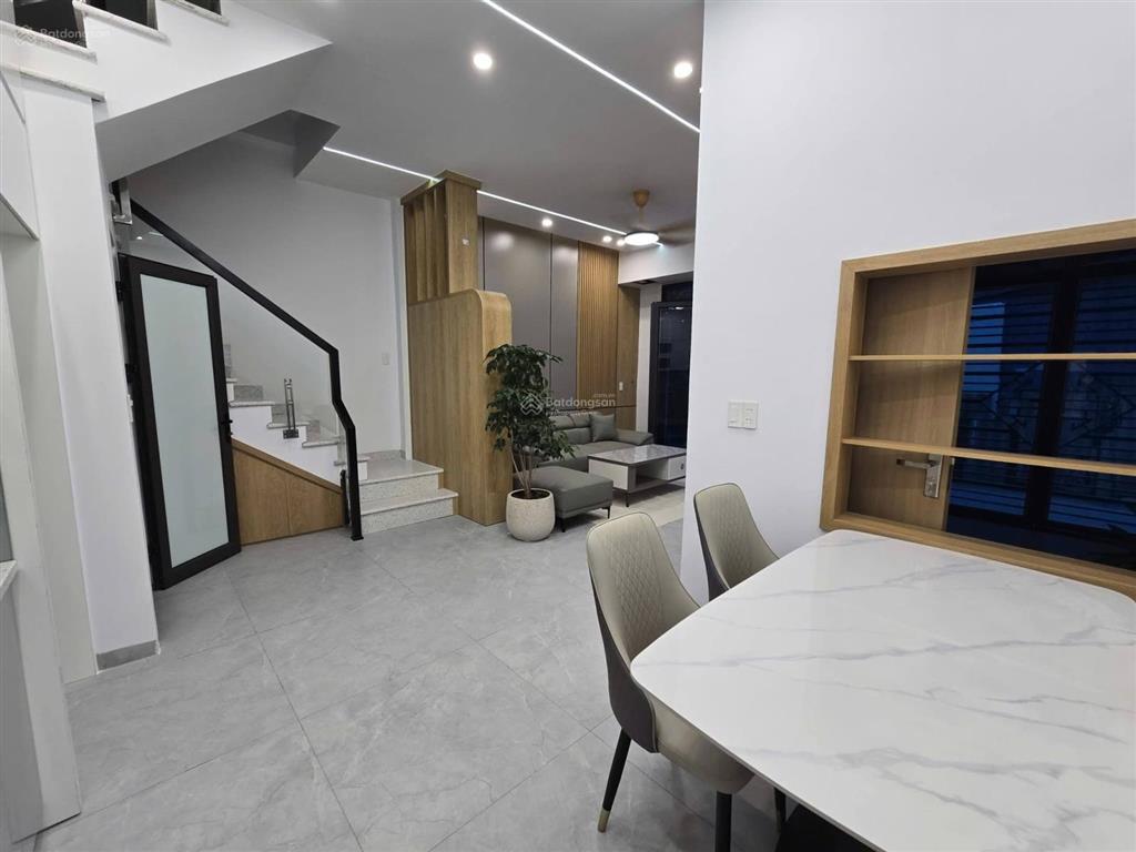 Nhà 47m2 xây 3 tầng đẹp, đường thông 4m, lại lô góc ngay quỳnh cư, hồng bàng, chỉ 2,35 tỷ