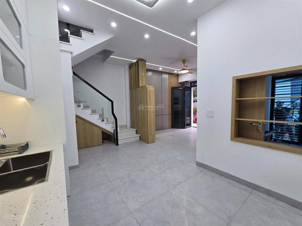 Nhà 47m2 xây 3 tầng đẹp, đường thông 4m, lại lô góc ngay quỳnh cư, hồng bàng, chỉ 2,35 tỷ