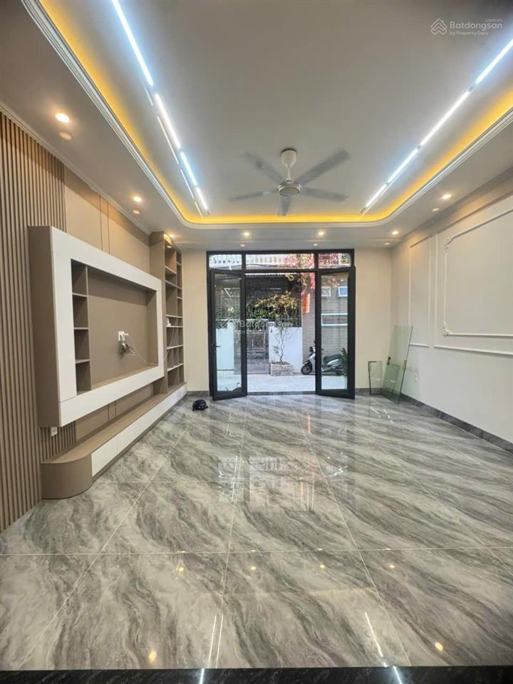 Bán nhà 4 tầng mới tinh, dt 50m2 ngõ rộng gần 5m, ô tô đỗ cửa ngay metro, sở dầu, giá 4.95 tỷ