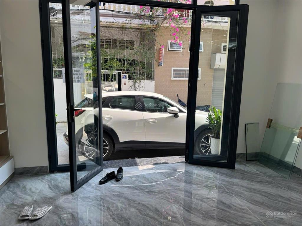 Bán nhà 4 tầng mới tinh, dt 50m2 ngõ rộng gần 5m, ô tô đỗ cửa ngay metro, sở dầu, giá 4.95 tỷ