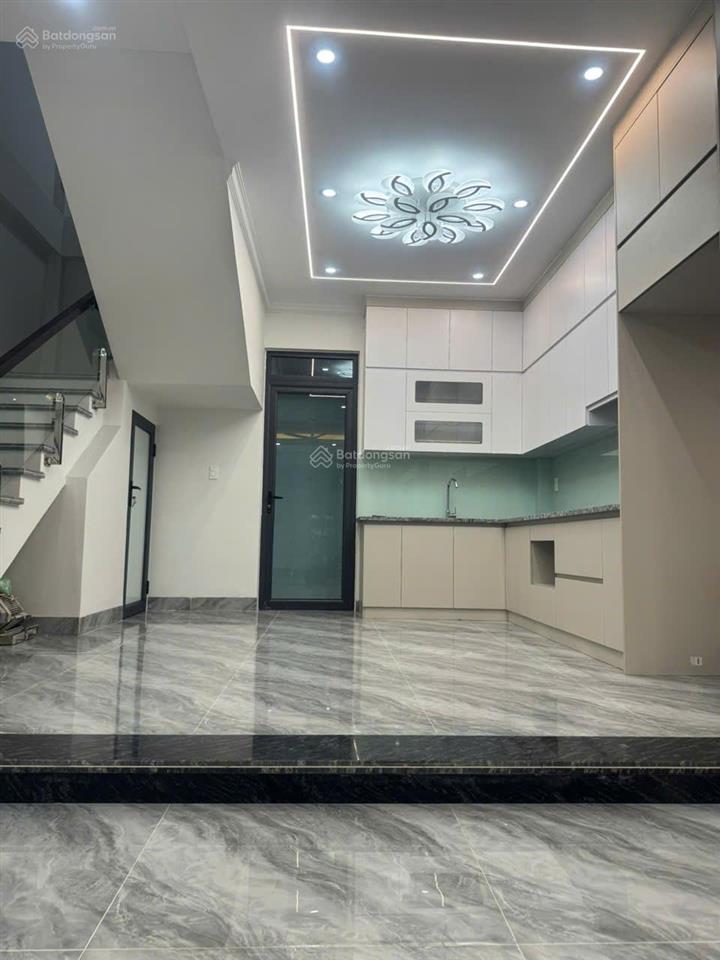 Bán nhà 4 tầng mới tinh, dt 50m2 ngõ rộng gần 5m, ô tô đỗ cửa ngay metro, sở dầu, giá 4.95 tỷ