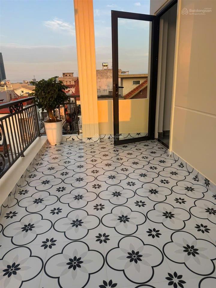 Bán nhà 4 tầng mới tinh, dt 50m2 ngõ rộng gần 5m, ô tô đỗ cửa ngay metro, sở dầu, giá 4.95 tỷ