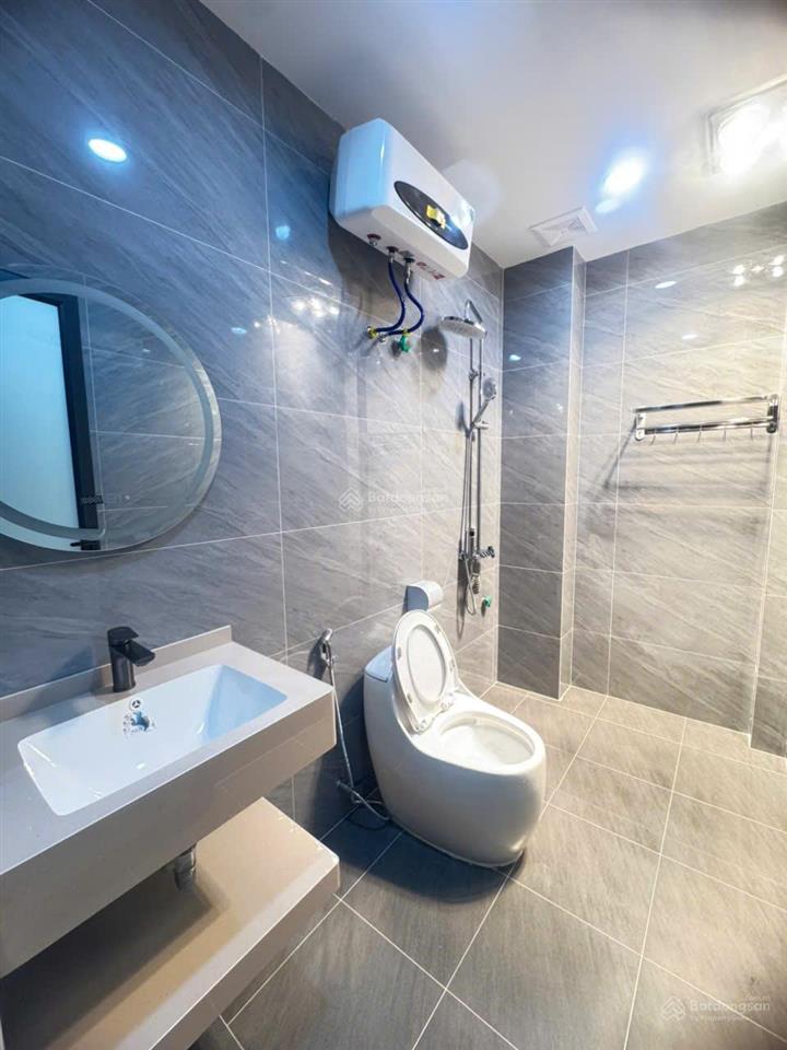 Bán nhà 4 tầng mới tinh, dt 50m2 ngõ rộng gần 5m, ô tô đỗ cửa ngay metro, sở dầu, giá 4.95 tỷ