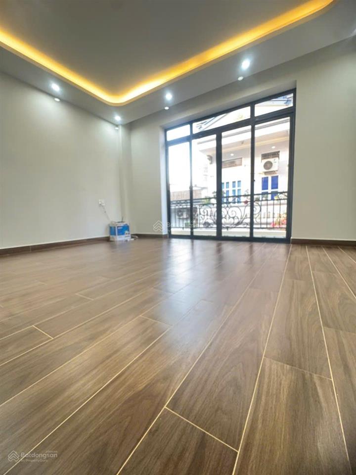 Bán nhà 4 tầng mới tinh, dt 50m2 ngõ rộng gần 5m, ô tô đỗ cửa ngay metro, sở dầu, giá 4.95 tỷ