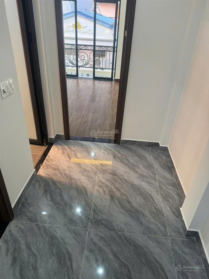 Bán nhà 4 tầng mới tinh, dt 50m2 ngõ rộng gần 5m, ô tô đỗ cửa ngay metro, sở dầu, giá 4.95 tỷ