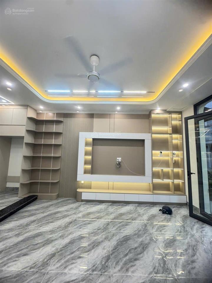 Bán nhà 4 tầng mới tinh, dt 50m2 ngõ rộng gần 5m, ô tô đỗ cửa ngay metro, sở dầu, giá 4.95 tỷ