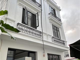 Cách mặt đường worldbank(bùi viện)70m, nhà 2,7 tỷ có sân cổng, diện tích lớn. ô tô đỗ cách nhà 30m.
