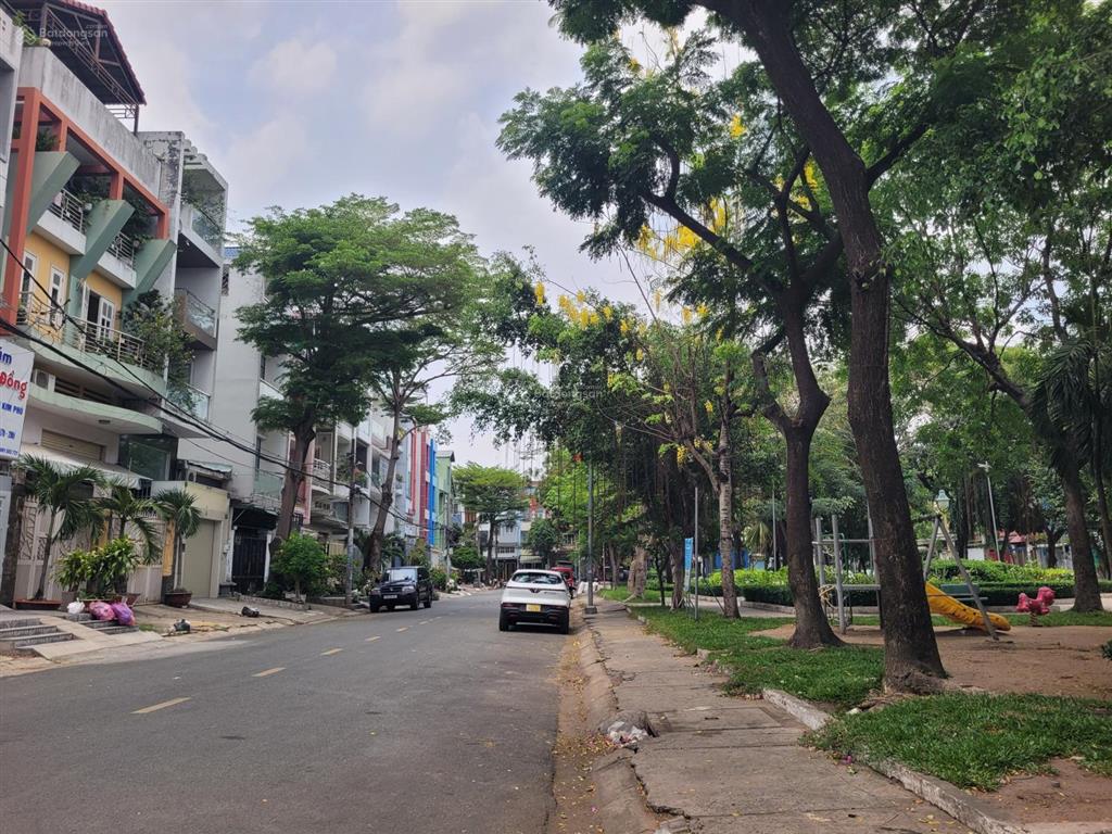 Bán nhà view công viên đường số 20 bình phú 1, quận 6  4x19  4 tầng  4pn  giá 13 tỷ