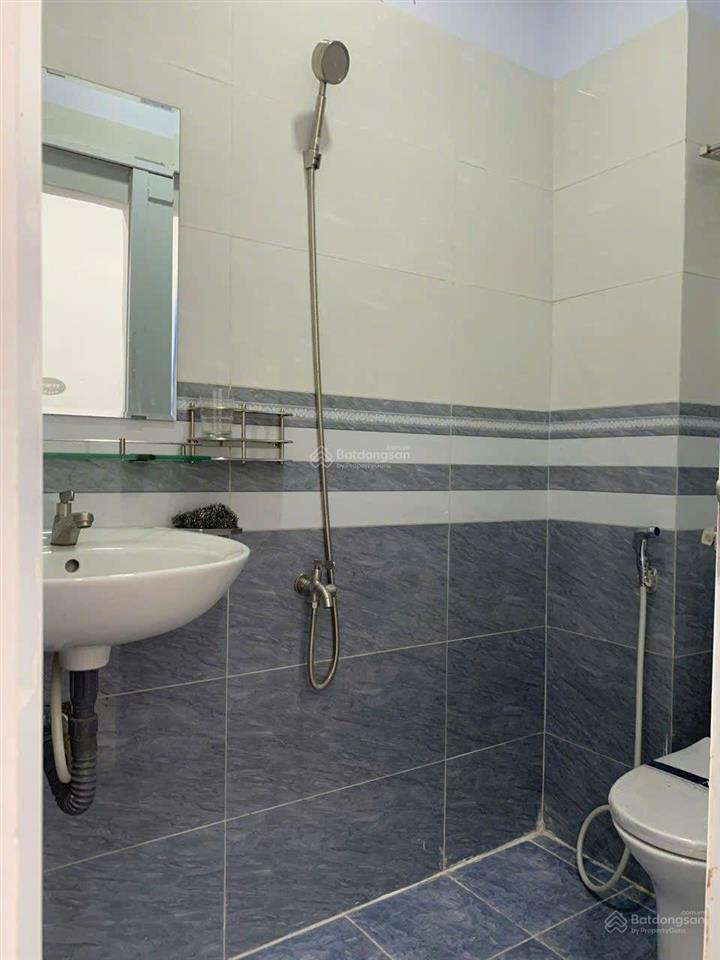Chỉ 3,8 tỷ có nhà quận 1  đường trần hưng đạo  ngang 3x5  2 tầng  1pn  không có căn thứ 2