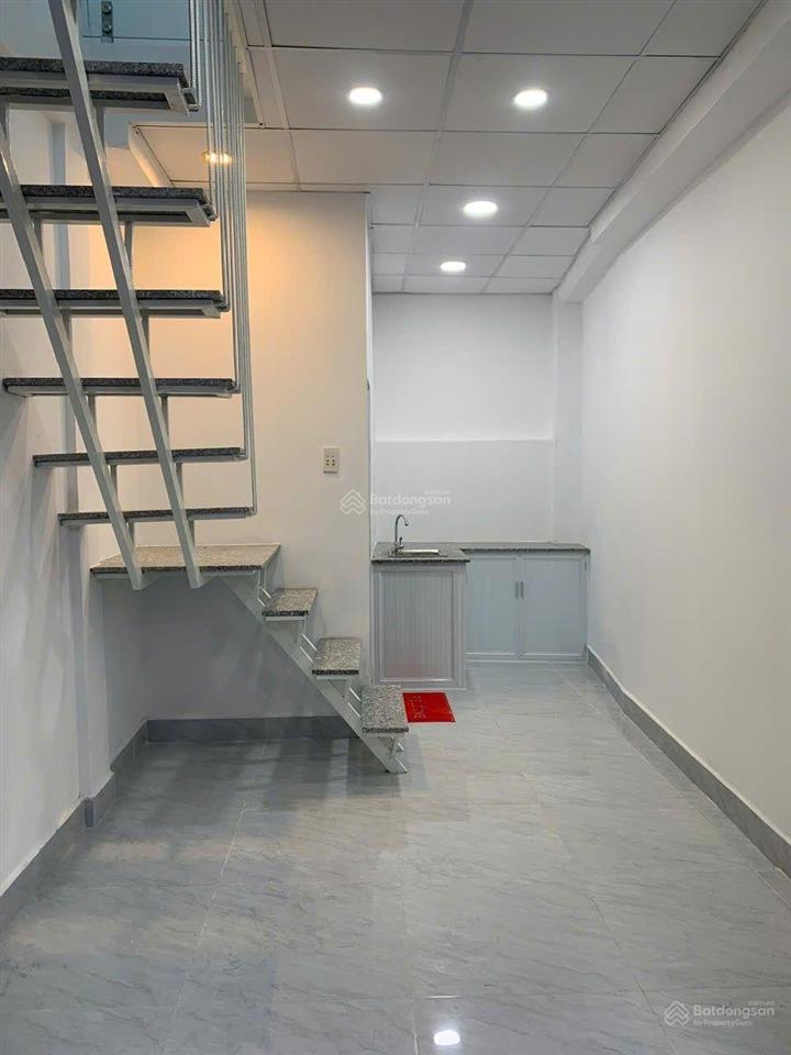 Chỉ 3,8 tỷ có nhà quận 1  đường trần hưng đạo  ngang 3x5  2 tầng  1pn  không có căn thứ 2