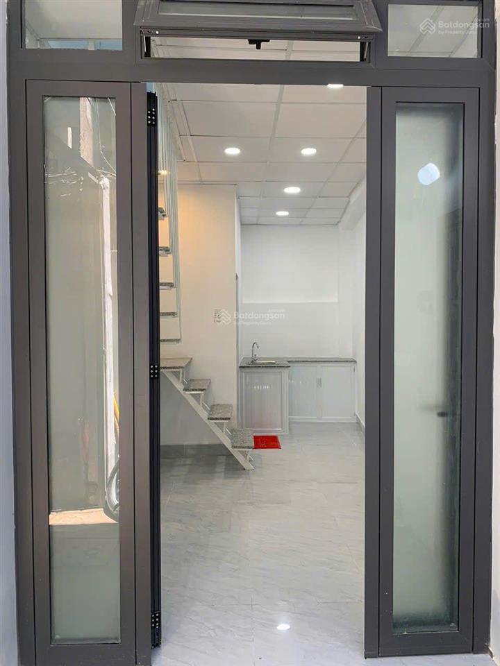 Chỉ 3,8 tỷ có nhà quận 1  đường trần hưng đạo  ngang 3x5  2 tầng  1pn  không có căn thứ 2