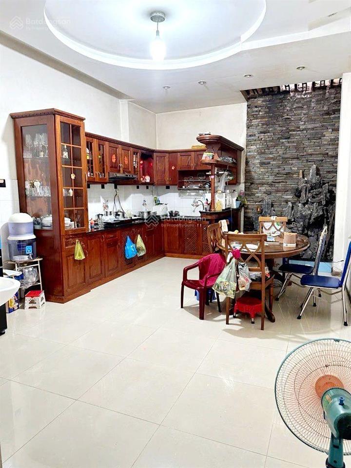 Bán nhà mặt phố đường chợ lớn  quận 6  100m2, 5pn, 6wc, 4 tầng, đẹp, tiện ích  giá 17 tỷ
