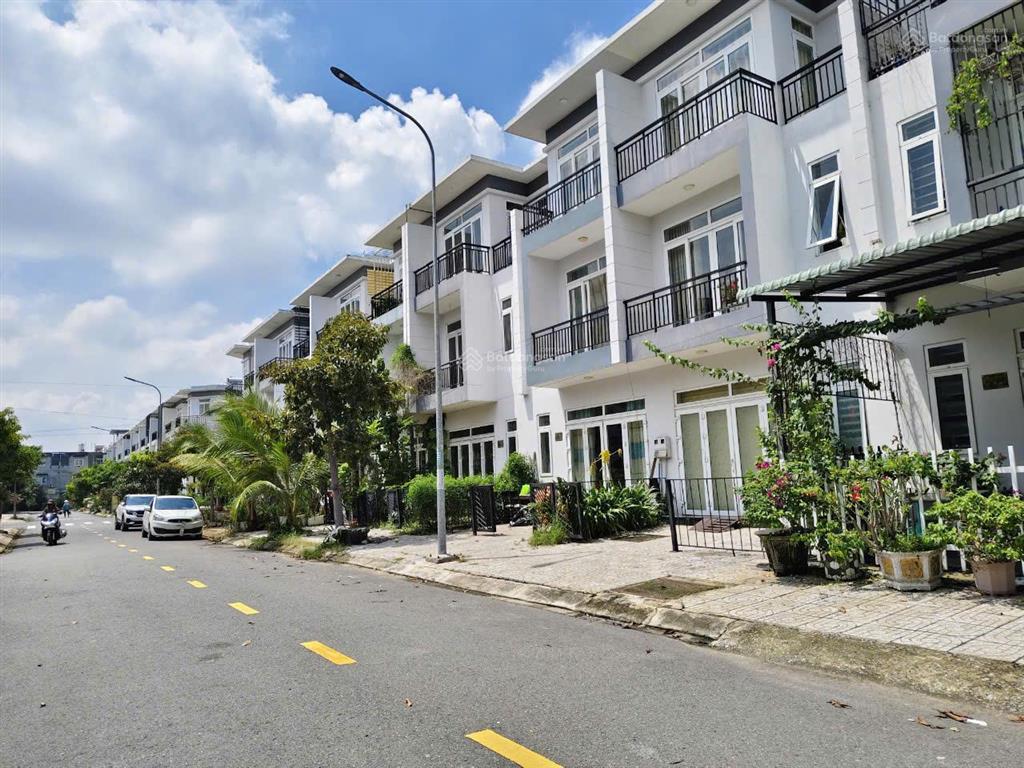 Cho thuê nhà phố tại phúc an  nhà mới có nội thất